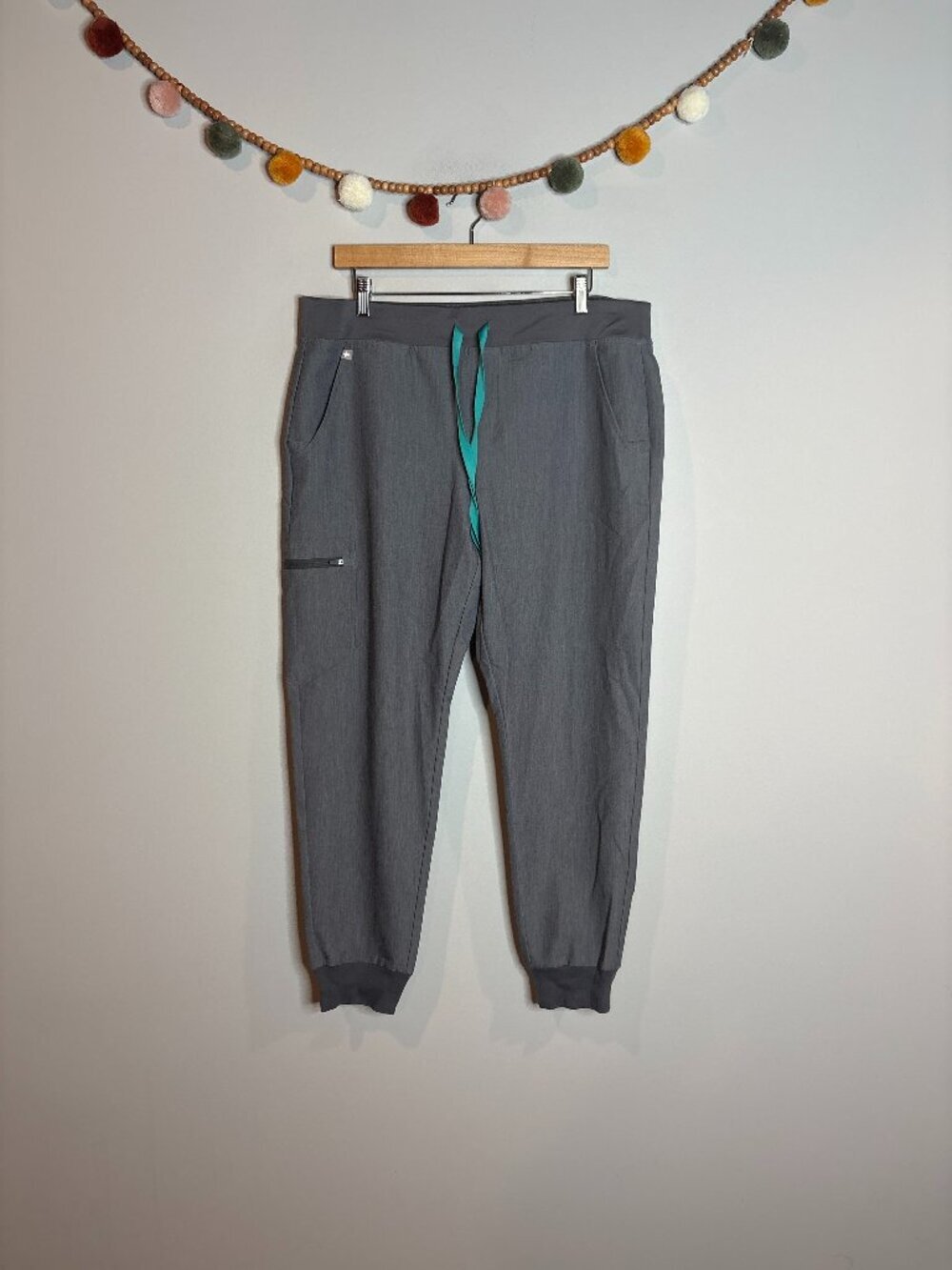 Figs Zamora Jogger Scrub Pants in Graphite